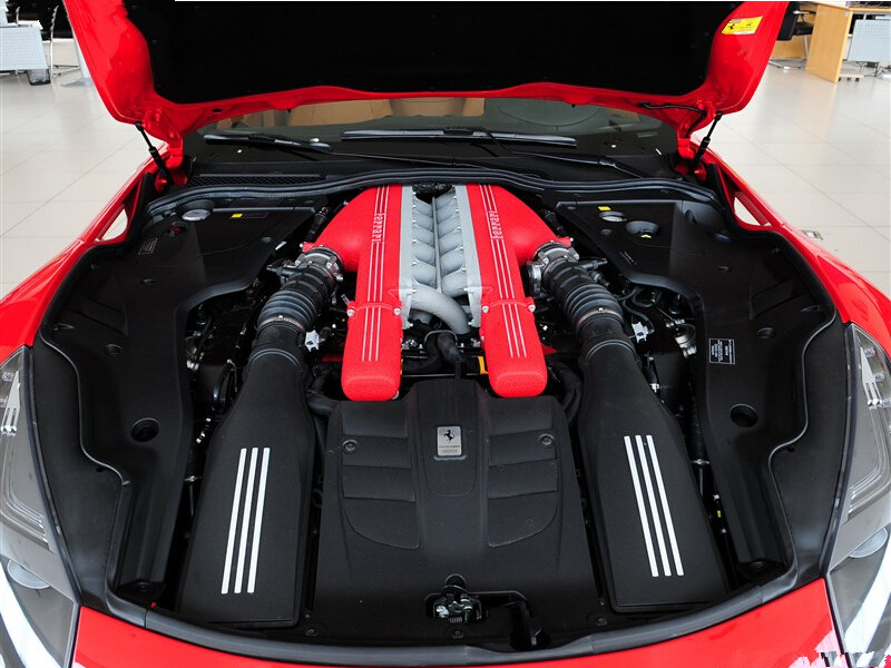 2013款 法拉利F12berlinetta 6.3L 标准型