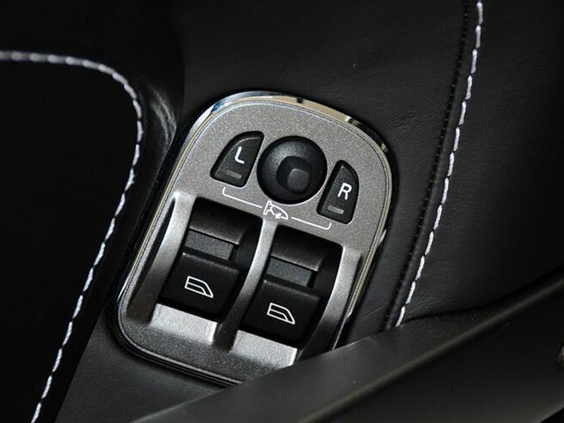 2011款 阿斯顿马丁V8 Vantage 4.7 Sportshift Coupe