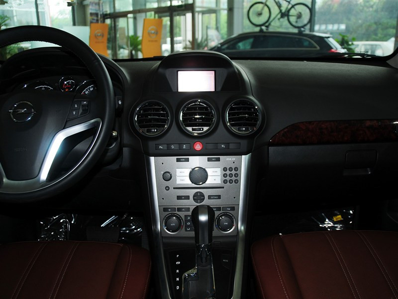 2013款 欧宝安德拉 2.4L 两驱豪华版